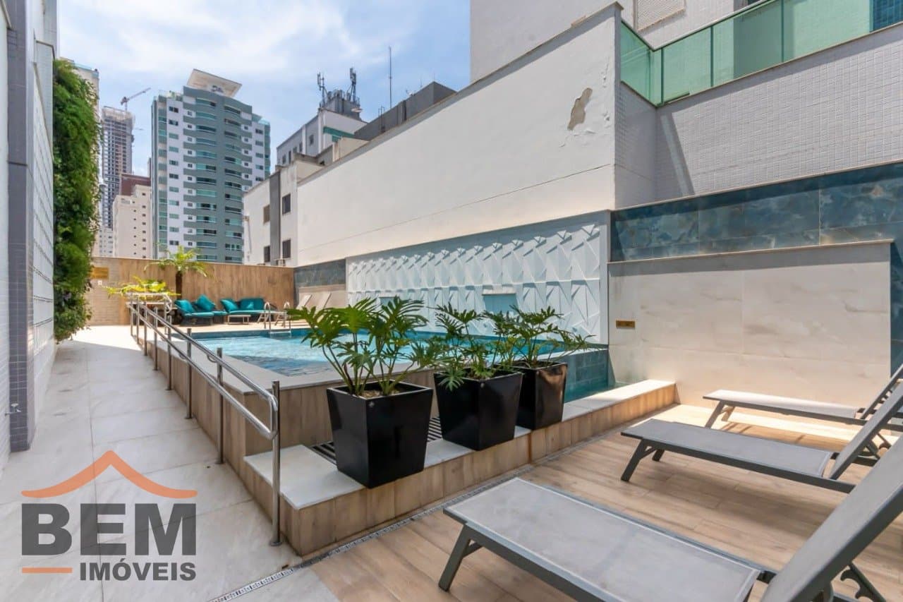 Apartamento à venda com 04 dormitórios , sendo 02 suítes, no centro de Balneário Camboriú/SC