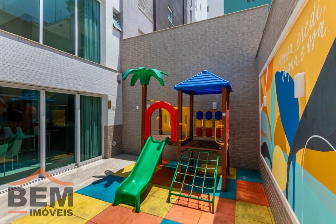 Apartamento à venda com 04 dormitórios , sendo 02 suítes, no centro de Balneário Camboriú/SC