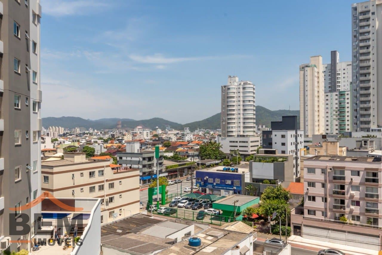 Apartamento à venda com 04 dormitórios , sendo 02 suítes, no centro de Balneário Camboriú/SC