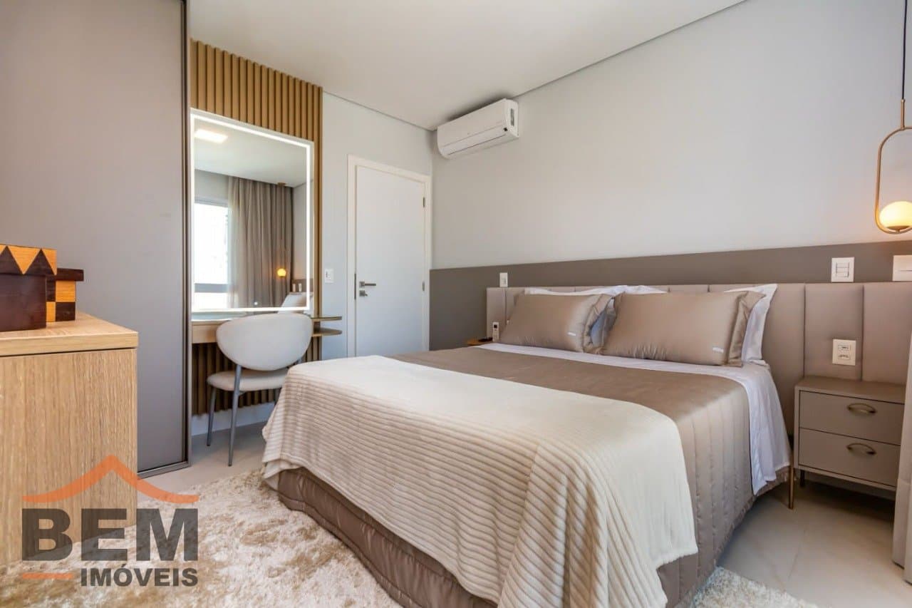 Apartamento à venda com 04 dormitórios , sendo 02 suítes, no centro de Balneário Camboriú/SC