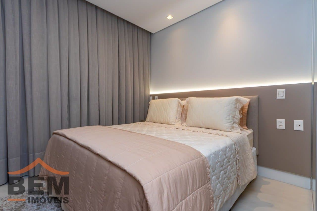 Apartamento à venda com 04 dormitórios , sendo 02 suítes, no centro de Balneário Camboriú/SC