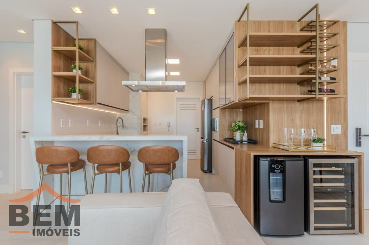 Apartamento à venda com 04 dormitórios , sendo 02 suítes, no centro de Balneário Camboriú/SC
