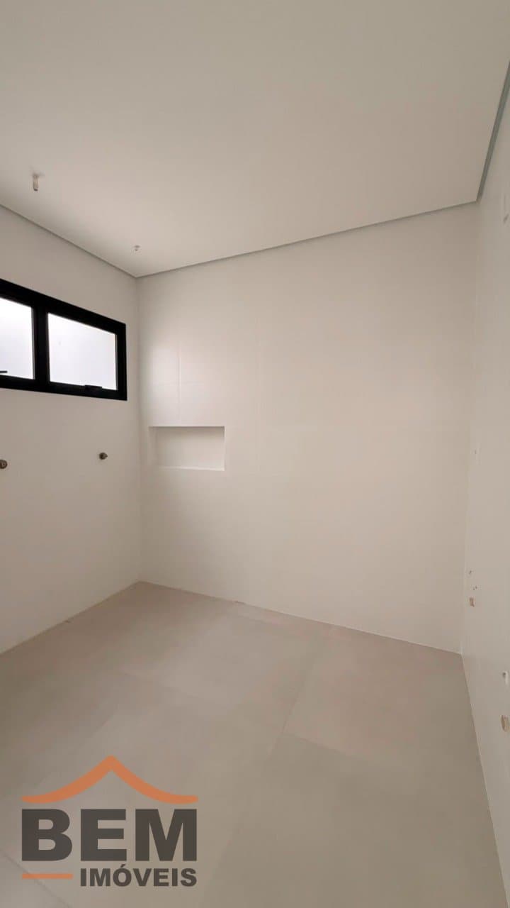 Casa à venda com 3 dormitórios sendo 1 suíte no bairro Fazenda em Itajaí - SC