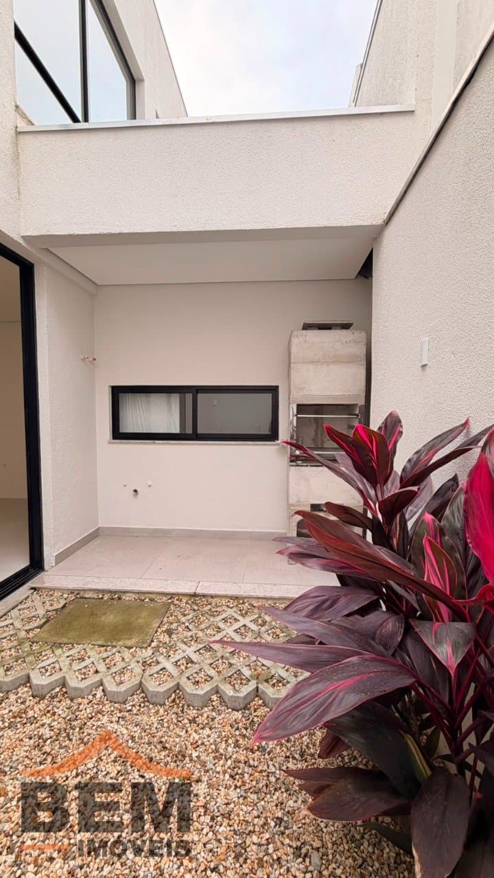 Casa à venda com 3 dormitórios sendo 1 suíte no bairro Fazenda em Itajaí - SC