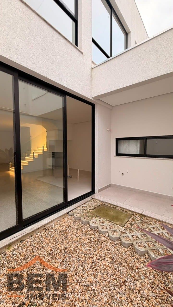 Casa à venda com 3 dormitórios no bairro Fazenda em Itajaí - SC