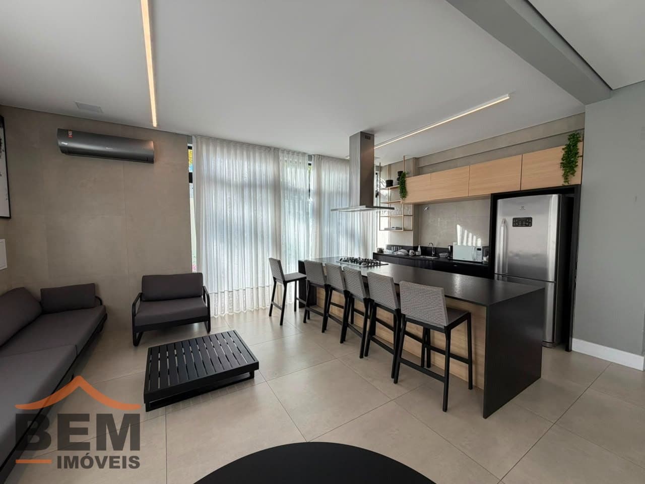 Apartamento à venda com 3 dormitórios no bairro São João em Itajaí - SC
