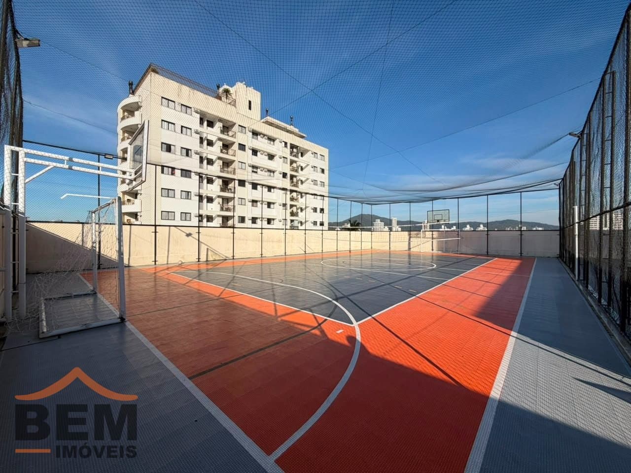 Apartamento à venda com 3 dormitórios no bairro São João em Itajaí - SC