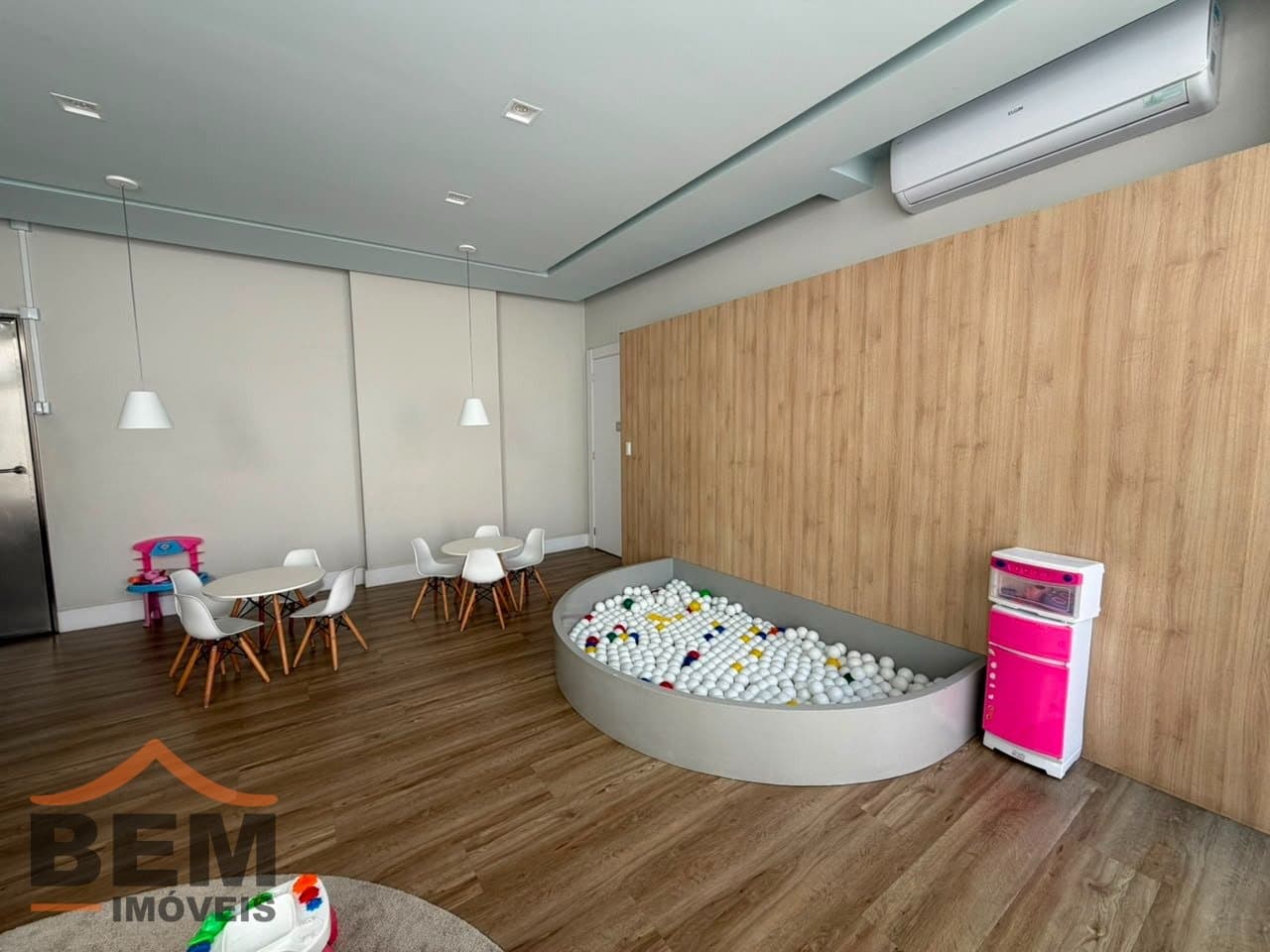 Apartamento à venda com 3 dormitórios no bairro São João em Itajaí - SC