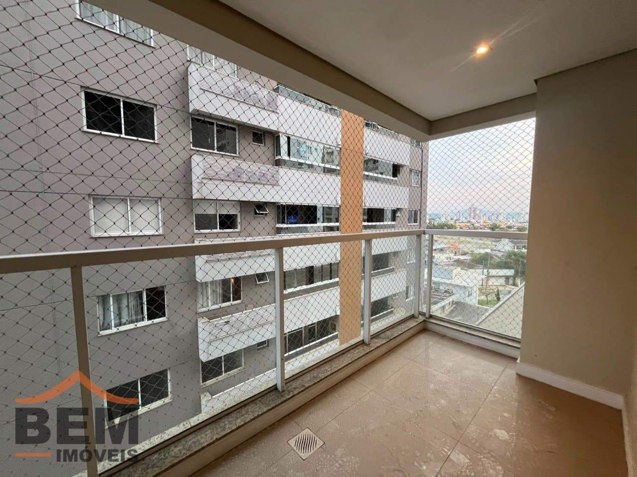 Apartamento para locação com 3 Dormitórios sendo 1 Suíte no Bairro São João em Itajaí-SC