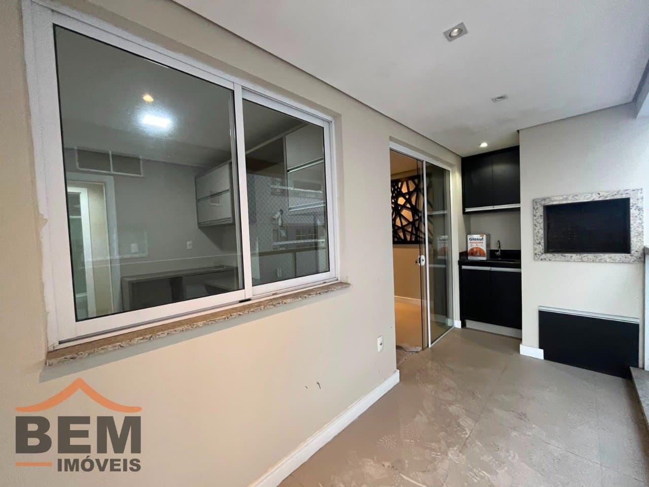 Apartamento para locação com 3 Dormitórios sendo 1 Suíte no Bairro São João em Itajaí-SC