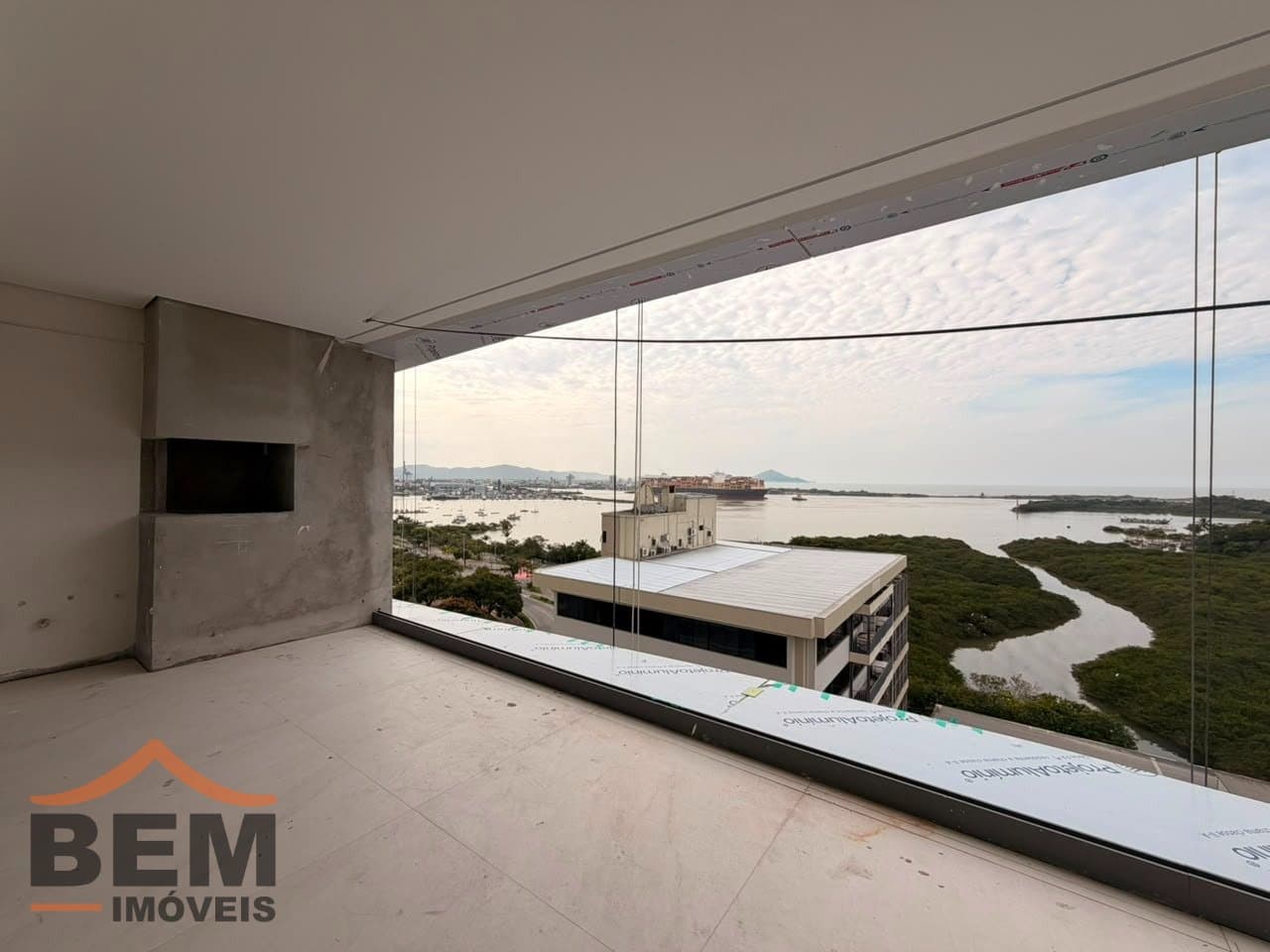 Apartamento à venda com 3 Suítes no bairro Fazenda em Itajaí - SC