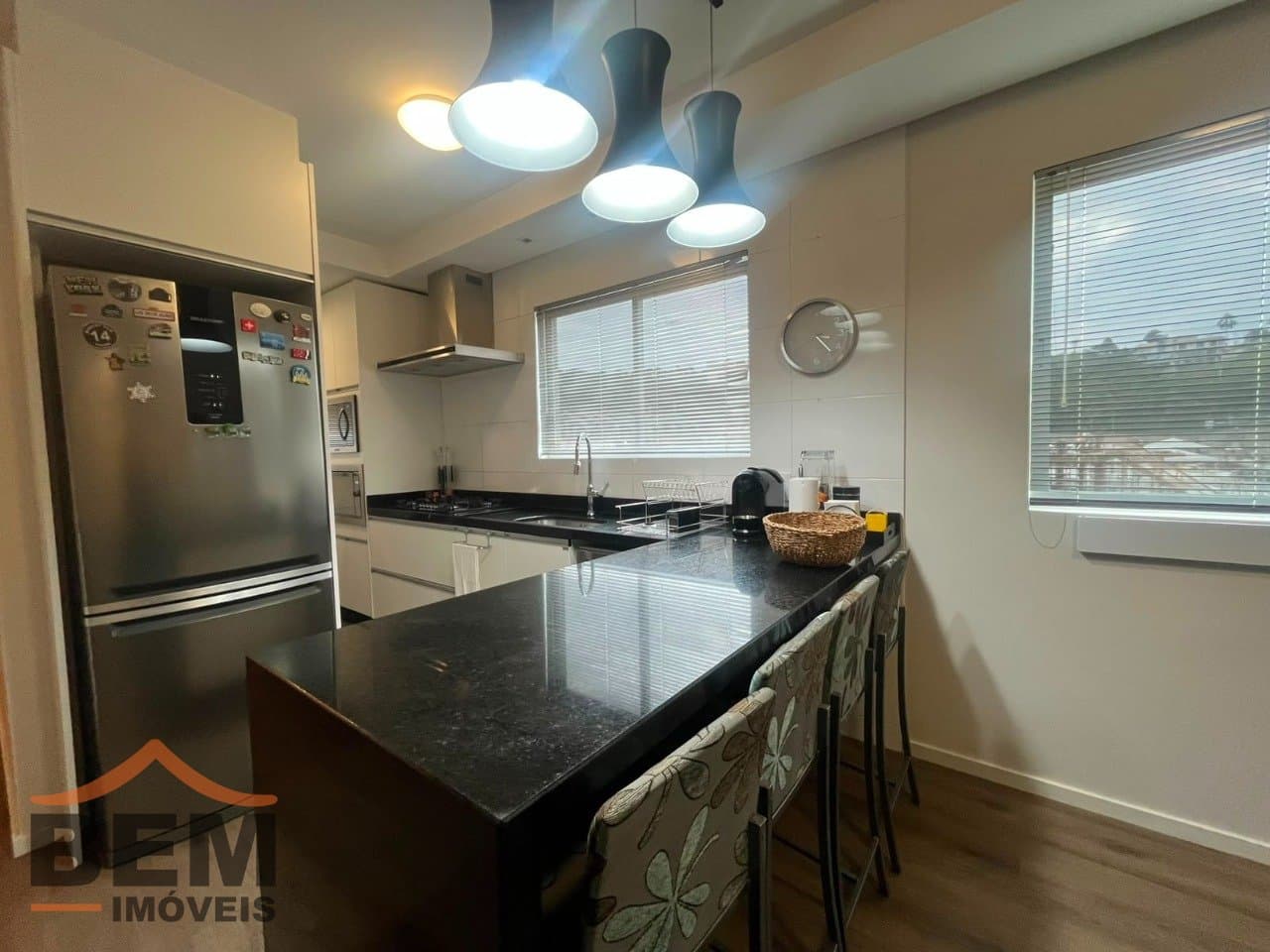 Apartamento para alugar com 3 quartos e 90 m² no bairro Praia Brava de Itajaí, em Itajaí.