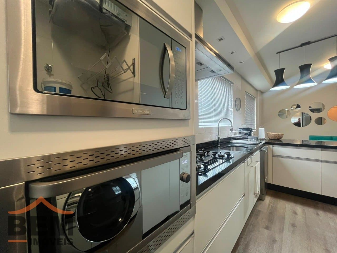 Apartamento para alugar com 3 quartos e 90 m² no bairro Praia Brava de Itajaí, em Itajaí.