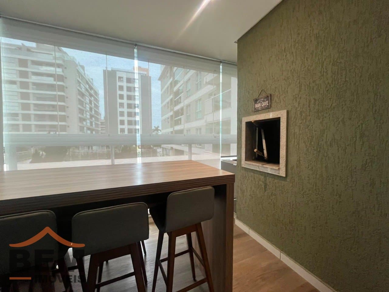 Apartamento para alugar com 3 quartos e 90 m² no bairro Praia Brava de Itajaí, em Itajaí.