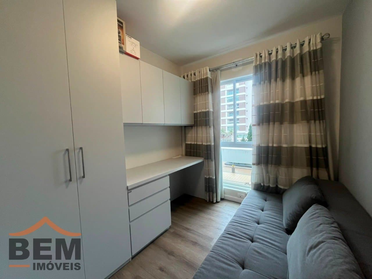 Apartamento para alugar com 3 quartos e 90 m² no bairro Praia Brava de Itajaí, em Itajaí.