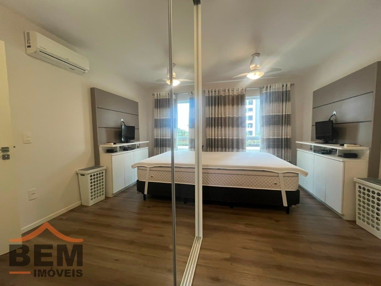 Apartamento para alugar com 3 quartos e 90 m² no bairro Praia Brava de Itajaí, em Itajaí.