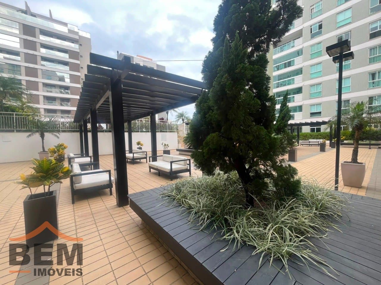 Apartamento para alugar com 3 quartos e 90 m² no bairro Praia Brava de Itajaí, em Itajaí.