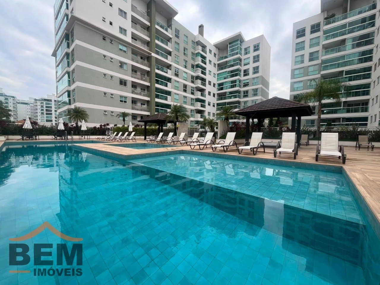 Apartamento para alugar com 3 quartos e 90 m² no bairro Praia Brava de Itajaí, em Itajaí.