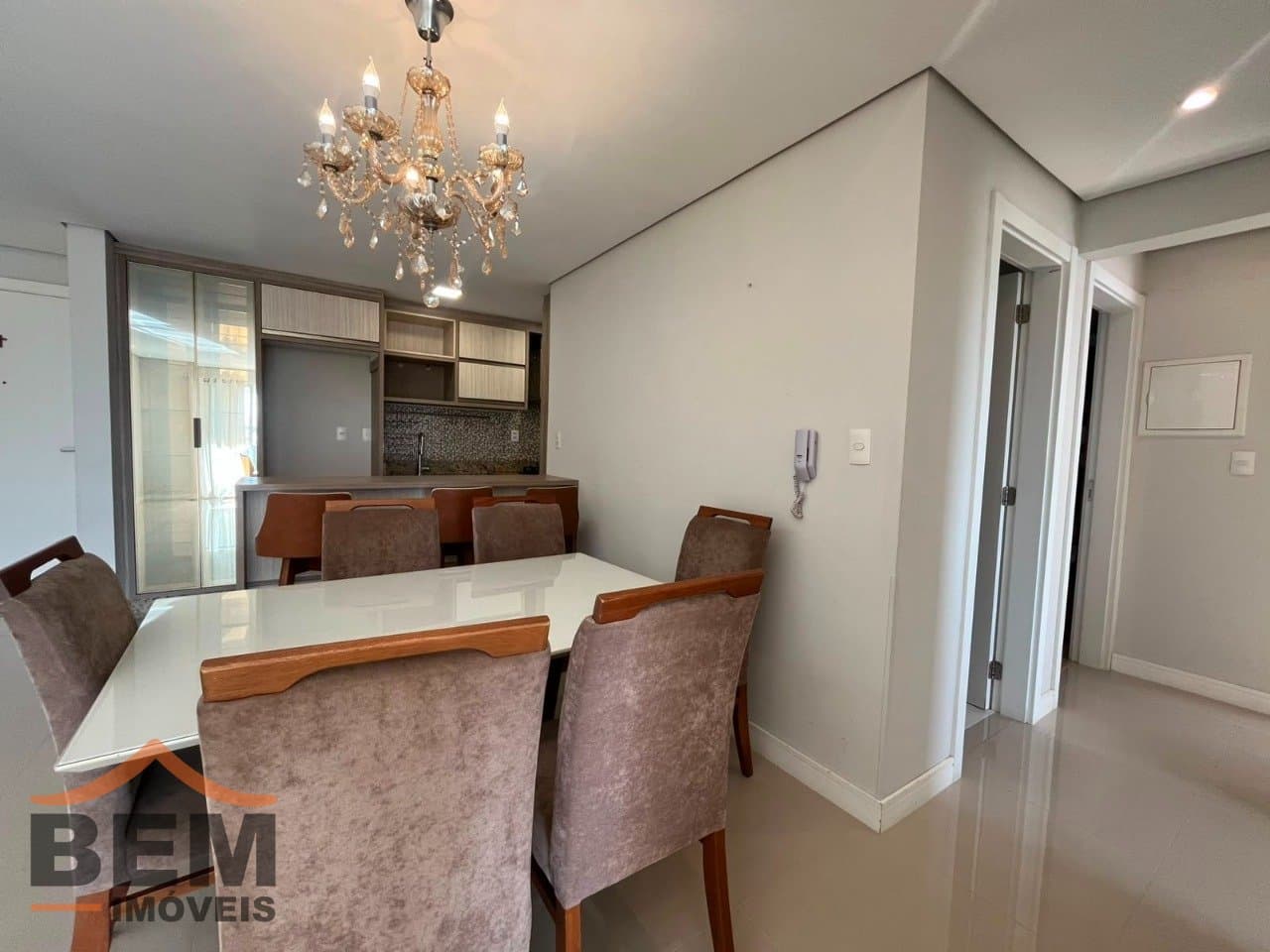 Apartamento para locação no bairro São João, em Itajaí. O imóvel conta com 3 quartos, sendo 1 suíte, 1 banheiro, 1 vaga de garagem e 82 m² de área privativa.