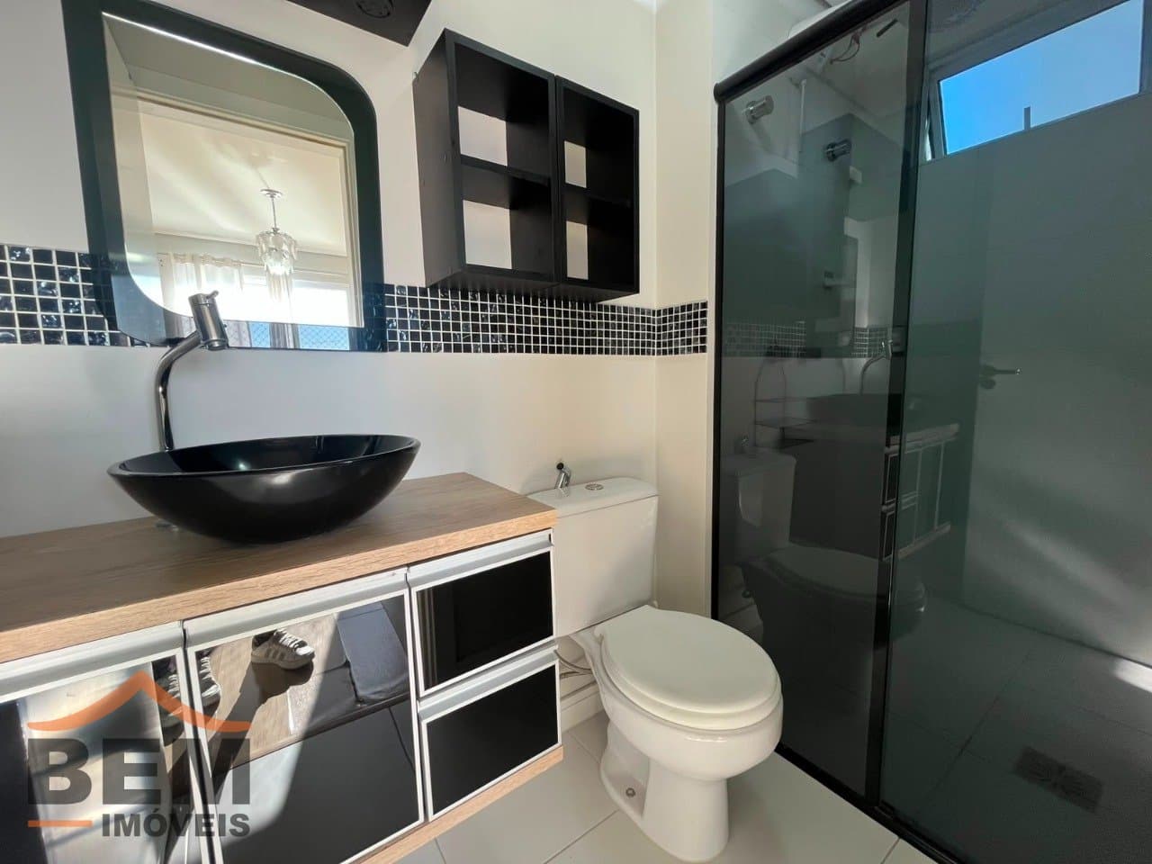 Apartamento para locação no bairro São João, em Itajaí. O imóvel conta com 3 quartos, sendo 1 suíte, 1 banheiro, 1 vaga de garagem e 82 m² de área privativa.