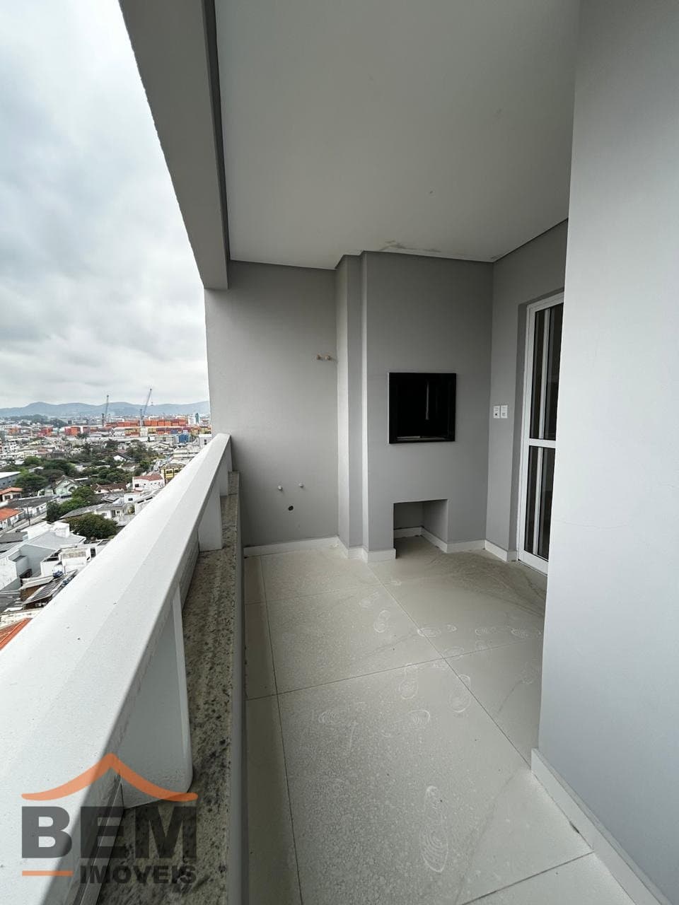 Apartamento para venda no bairro Centro em Itajaí, com 80,95 m² e 02 suítes