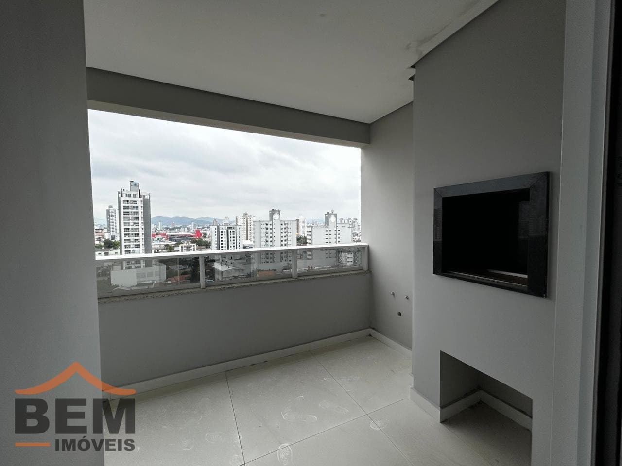 Apartamento para venda no bairro Centro em Itajaí, com 80,95 m² e 02 suítes