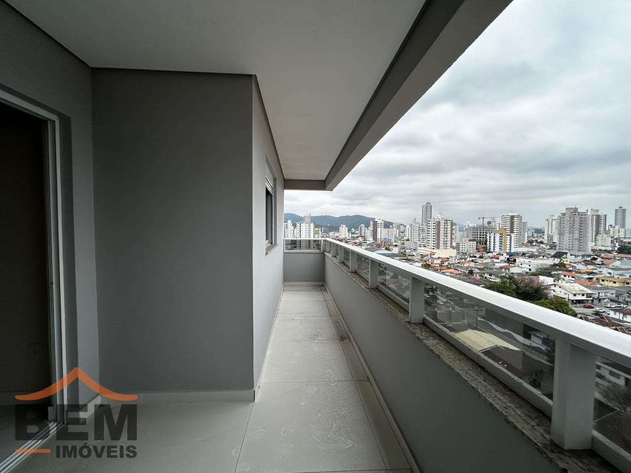 Apartamento para venda no bairro Centro em Itajaí, com 80,95 m² e 02 suítes