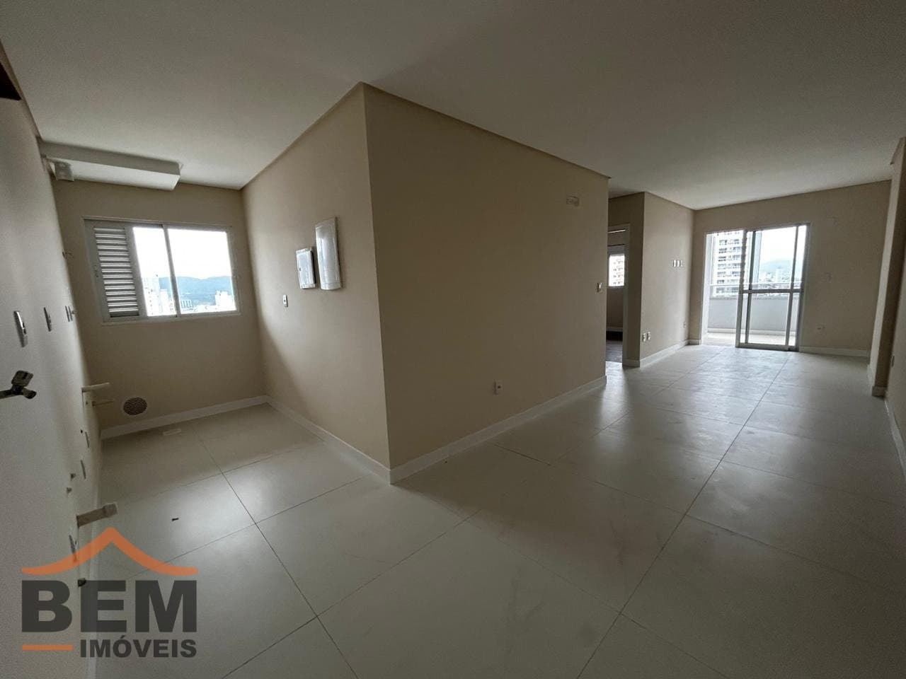 Apartamento para venda no bairro Centro em Itajaí, com 80,95 m² e 02 suítes