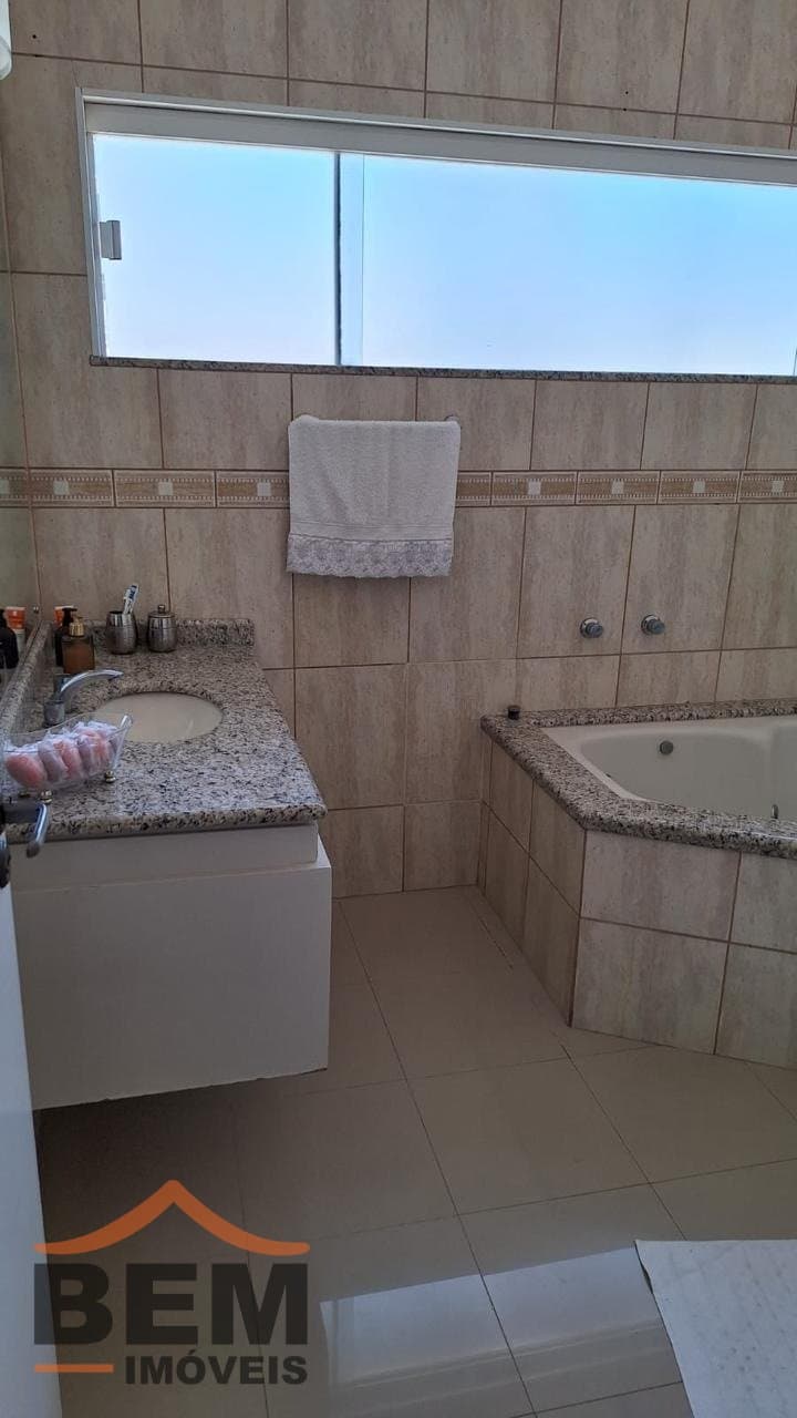 Sobrado Geminado para venda no bairro Vila Operária, em Itajaí, com 159 m² e 3 dormitórios