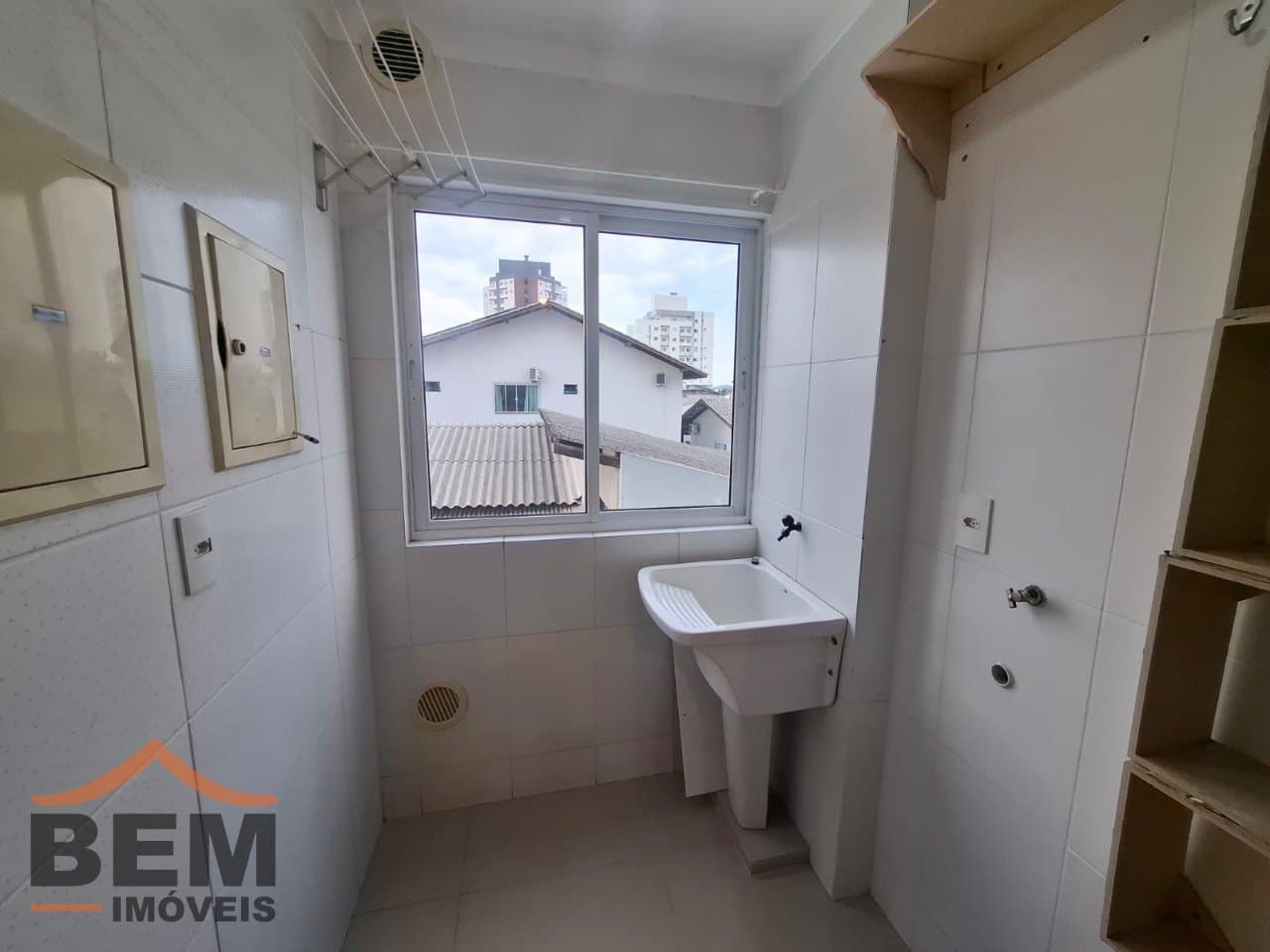 Apartamento para alugar com 2 quartos e 48 m² no bairro Cordeiros, em Itajaí