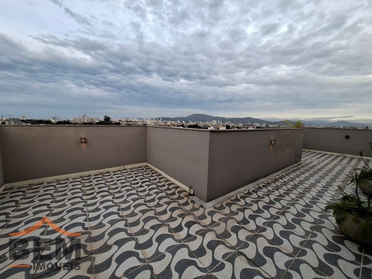 Apartamento para alugar com 2 quartos e 48 m² no bairro Cordeiros, em Itajaí