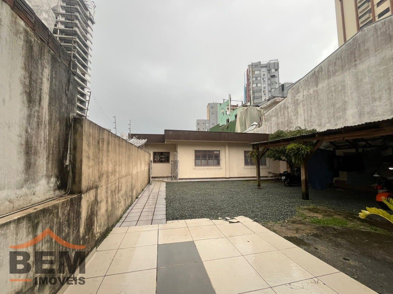 Casa para alugar com 3 quartos no bairro Centro, em Itajaí