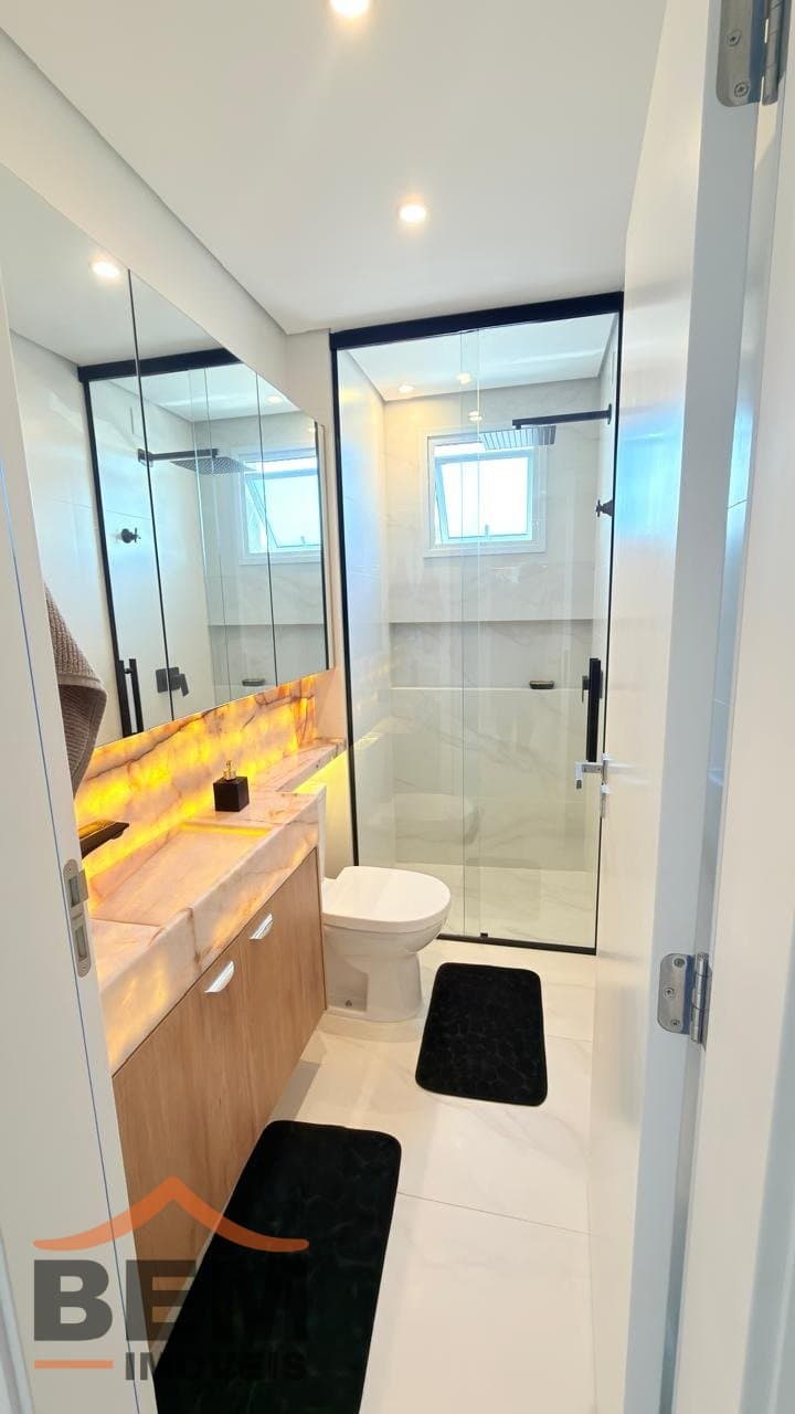 Apartamento para venda no bairro Fazendinha, em Itajaí, com 75m² e 2 quartos sendo 1 suíte.