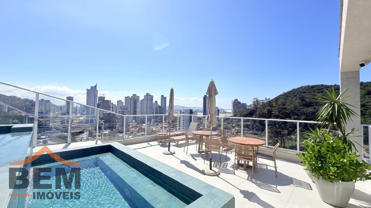Apartamento para venda no bairro Fazendinha, em Itajaí, com 75m² e 2 quartos sendo 1 suíte.