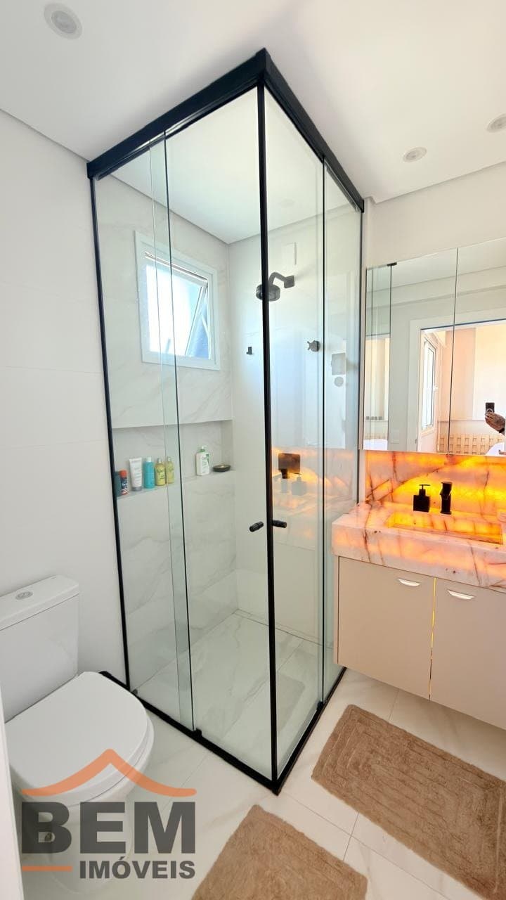 Apartamento para venda no bairro Fazendinha, em Itajaí, com 75m² e 2 quartos sendo 1 suíte.