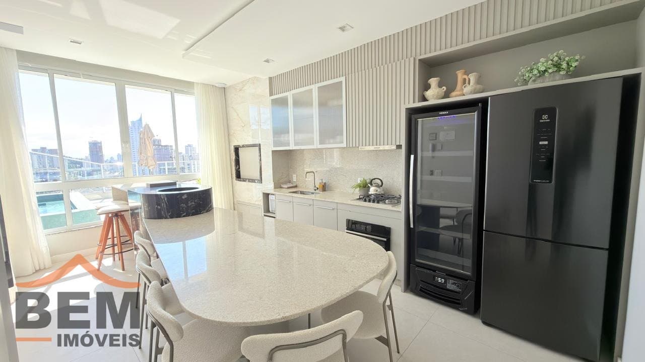 Apartamento para venda no bairro Fazendinha, em Itajaí, com 75m² e 2 quartos sendo 1 suíte.