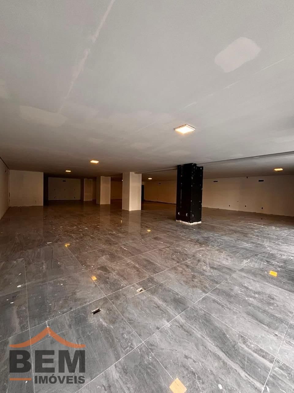 Sala Comercial para alugar com 350 m² no bairro Praia Brava, em Itajaí