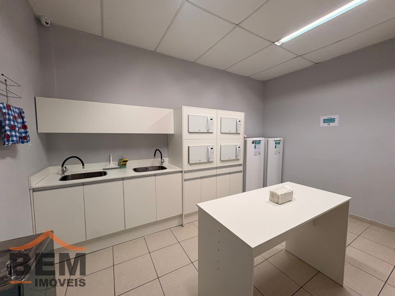 Sala Comercial para alugar com 300 m² no bairro Praia Brava, em Itajaí