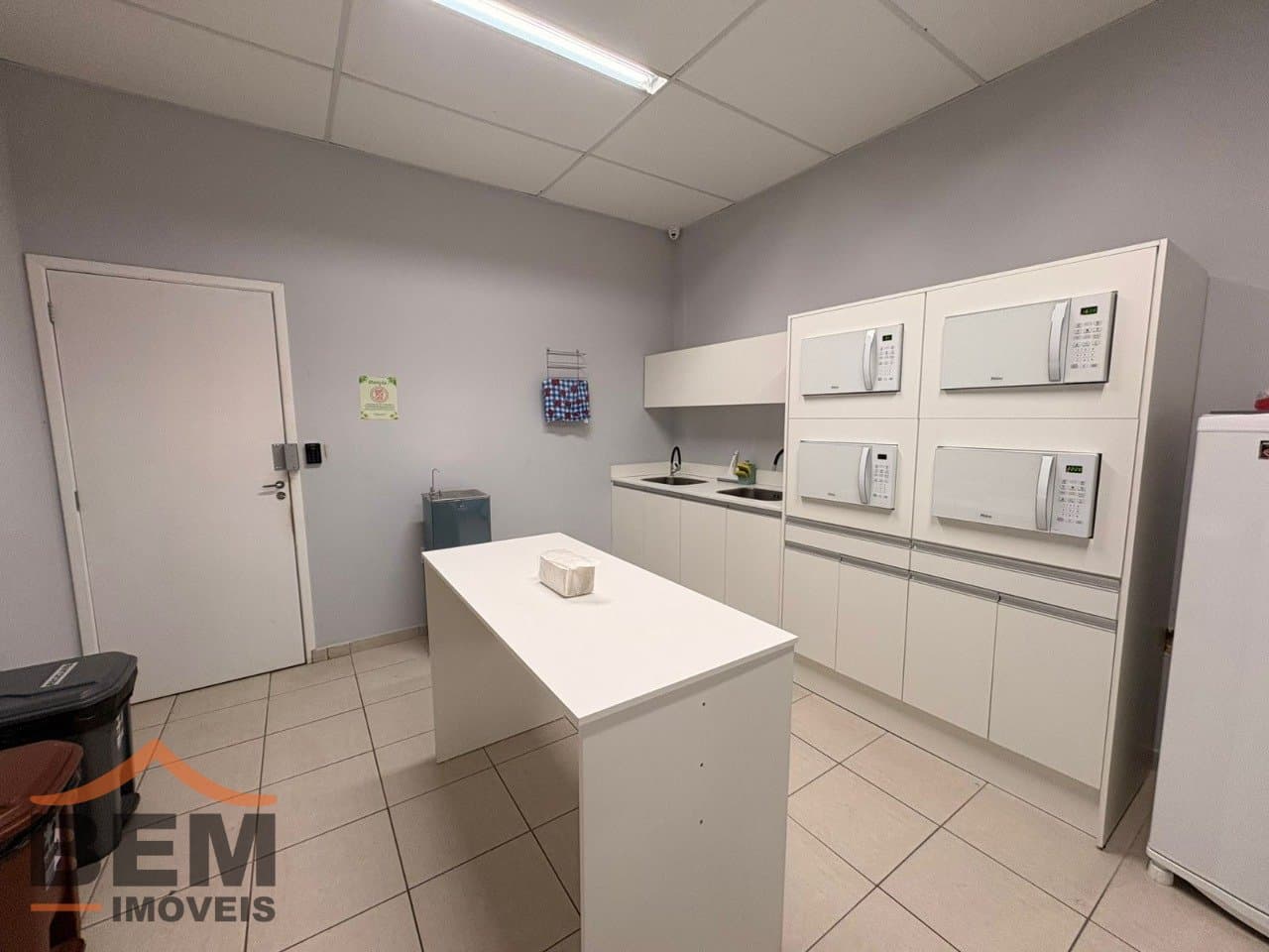 Sala Comercial para alugar com 300 m² no bairro Praia Brava, em Itajaí