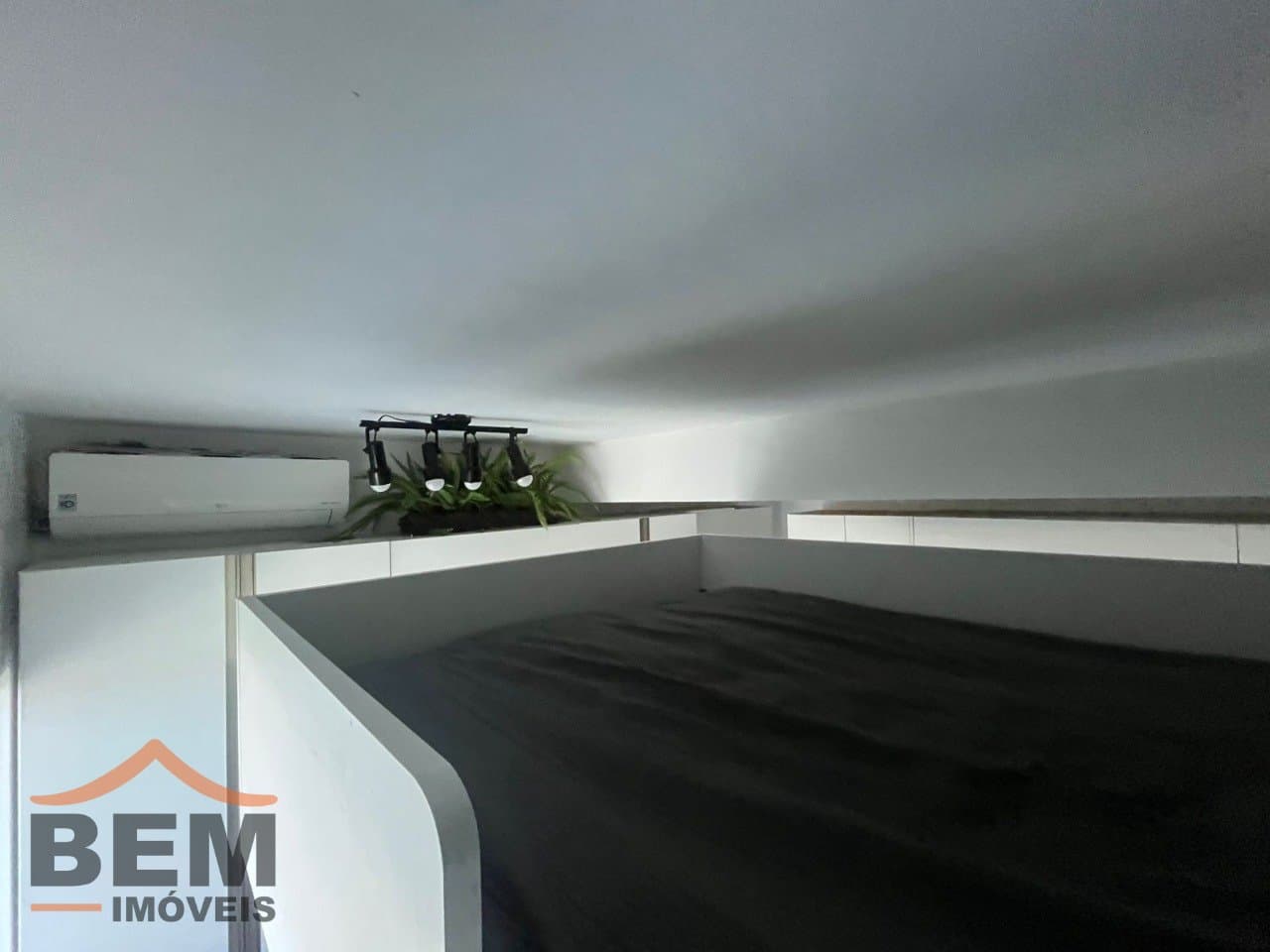 Kitnet para alugar com 1 quarto e 15 m² no bairro Estados, em Balneário Camboriú