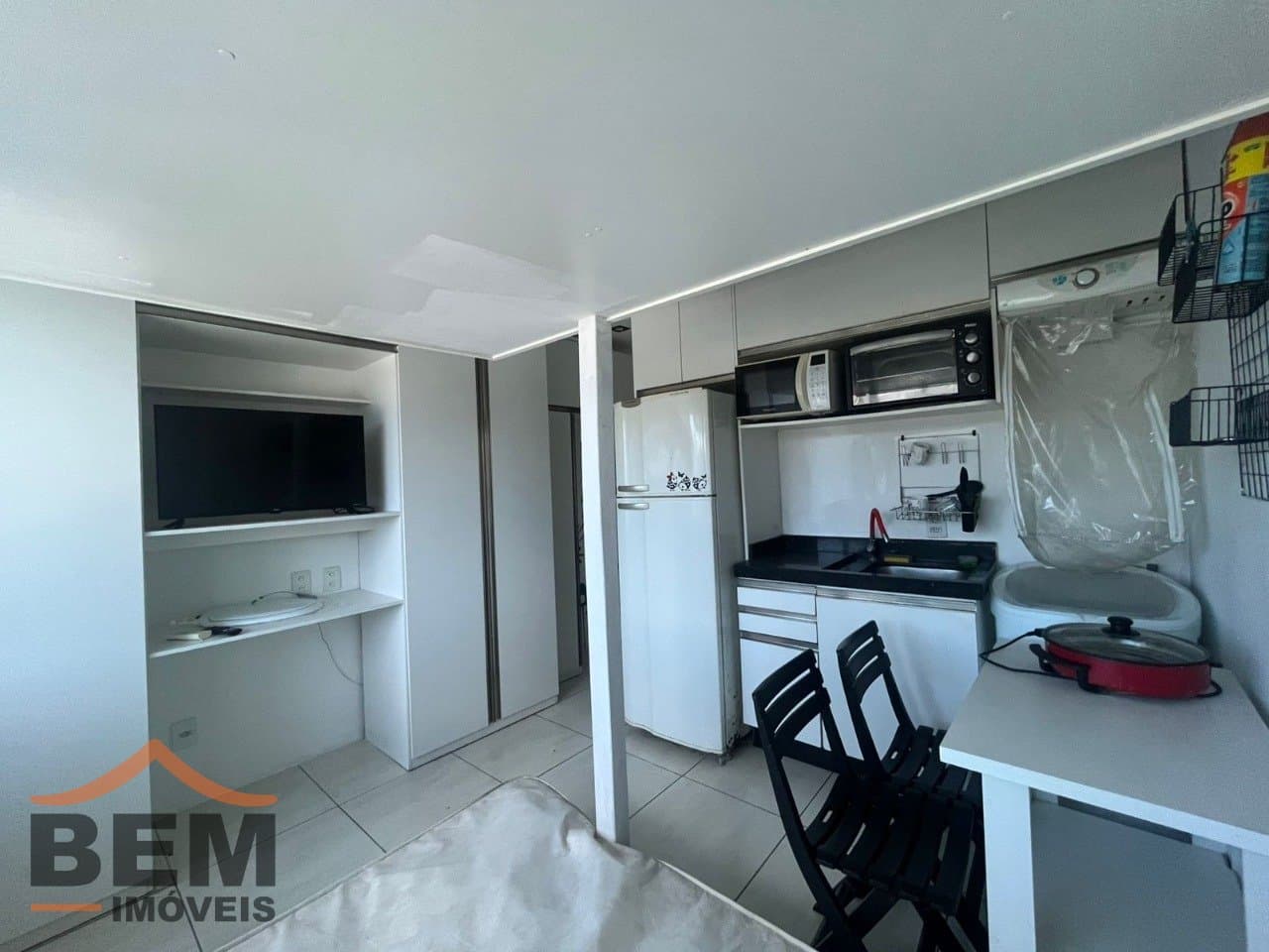 Kitnet para alugar com 1 quarto e 15 m² no bairro Estados, em Balneário Camboriú