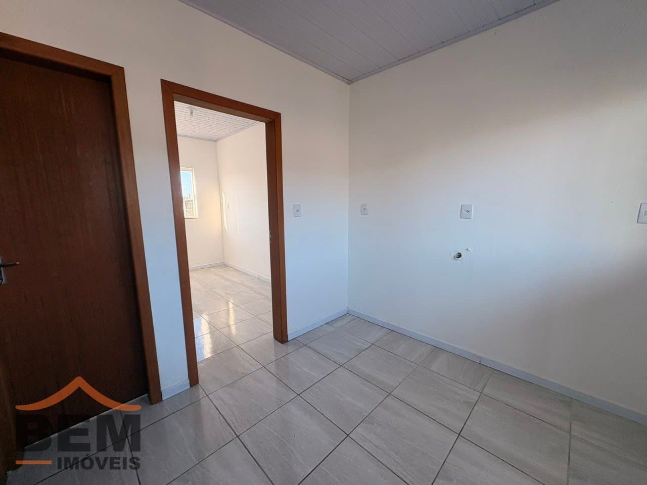 Kitnet para alugar com 1 quarto e 27 m² no bairro Santa Regina, em Itajaí