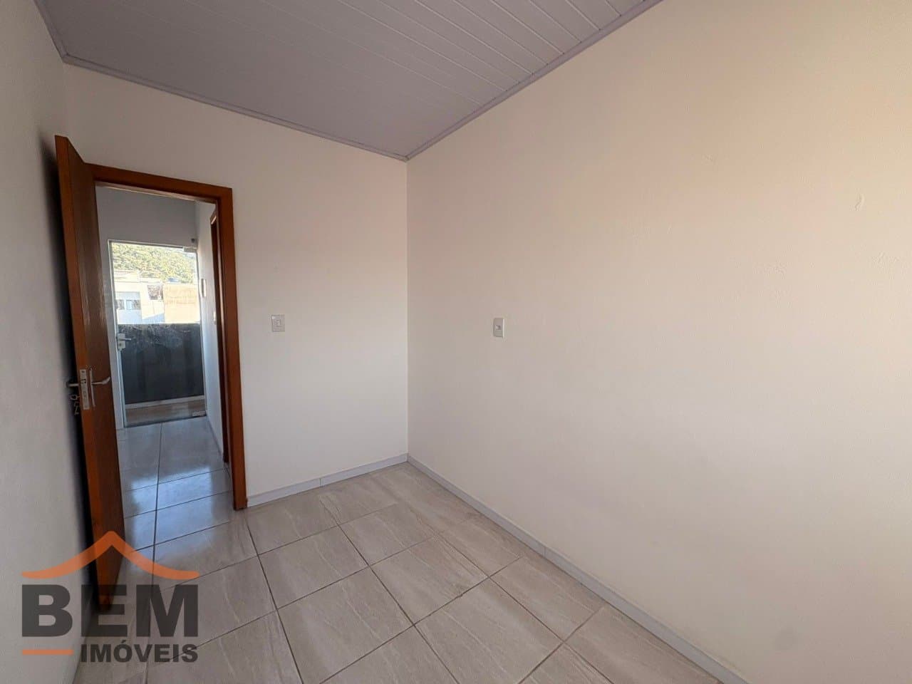 Kitnet para alugar com 1 quarto e 27 m² no bairro Santa Regina, em Itajaí
