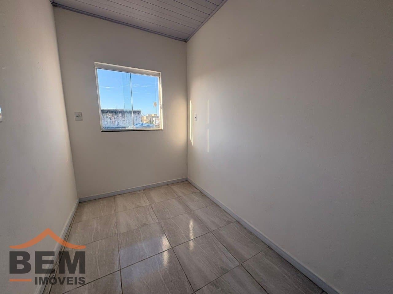 Kitnet para alugar com 1 quarto e 27 m² no bairro Santa Regina, em Itajaí