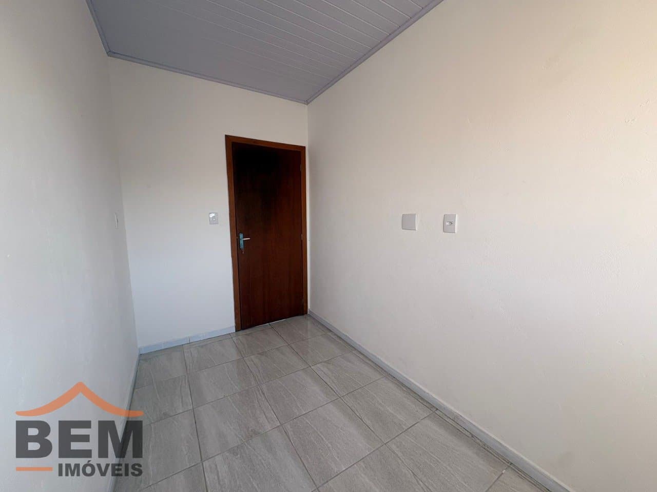 Kitnet para alugar com 1 quarto e 27 m² no bairro Santa Regina, em Itajaí