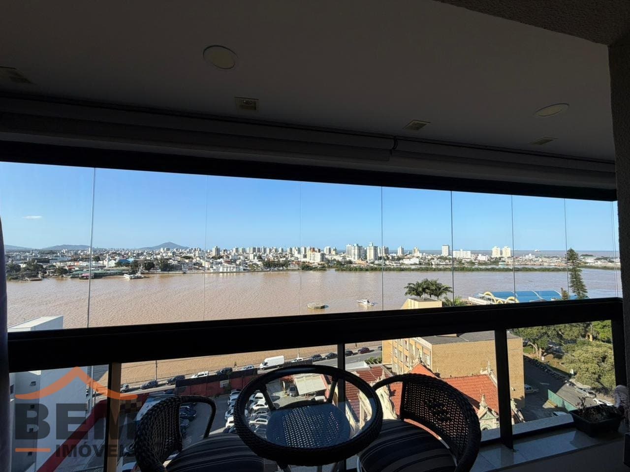 Apartamento para venda no bairro Centro em Itajaí com 64m² e 2 quartos sendo 1 suíte.