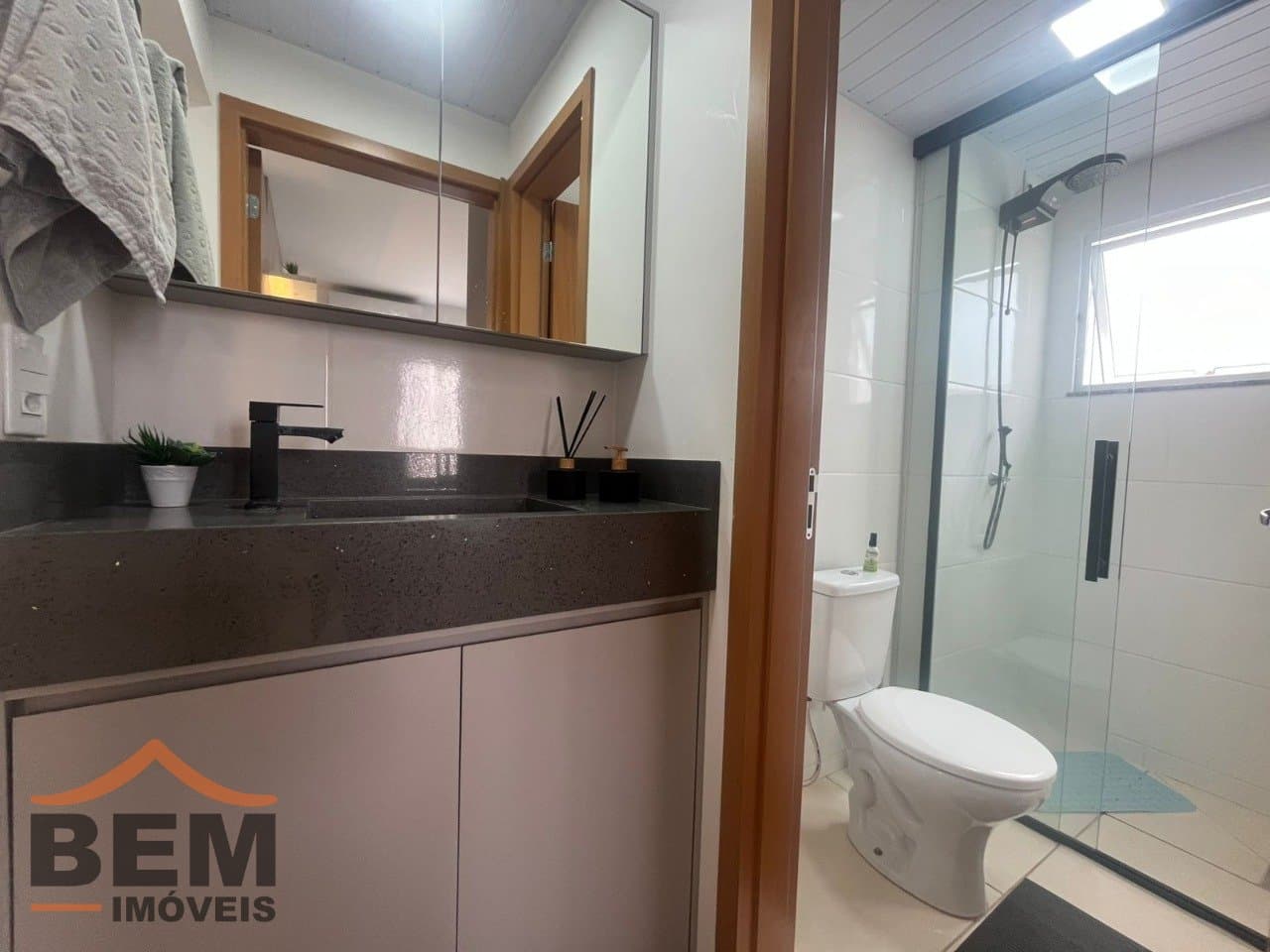 Apartamento para alugar com 2 quartos e 48 m² no bairro Itaipava, em Itajaí/SC.