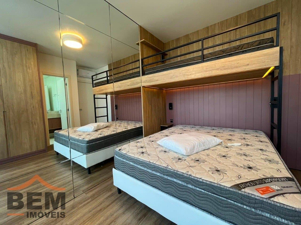 Apartamento para alugar com 3 quartos e 3 vagas de garagem no bairro Balneário Santa Clara, em Itajaí.