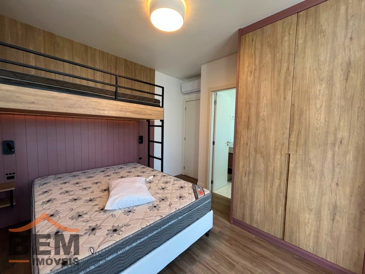 Apartamento para alugar com 3 quartos e 3 vagas de garagem no bairro Balneário Santa Clara, em Itajaí.