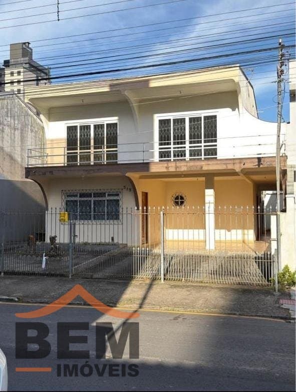 Casa para Locação com 5 quartos e 230m² no bairro Centro, em Balneário Camboriú - SC